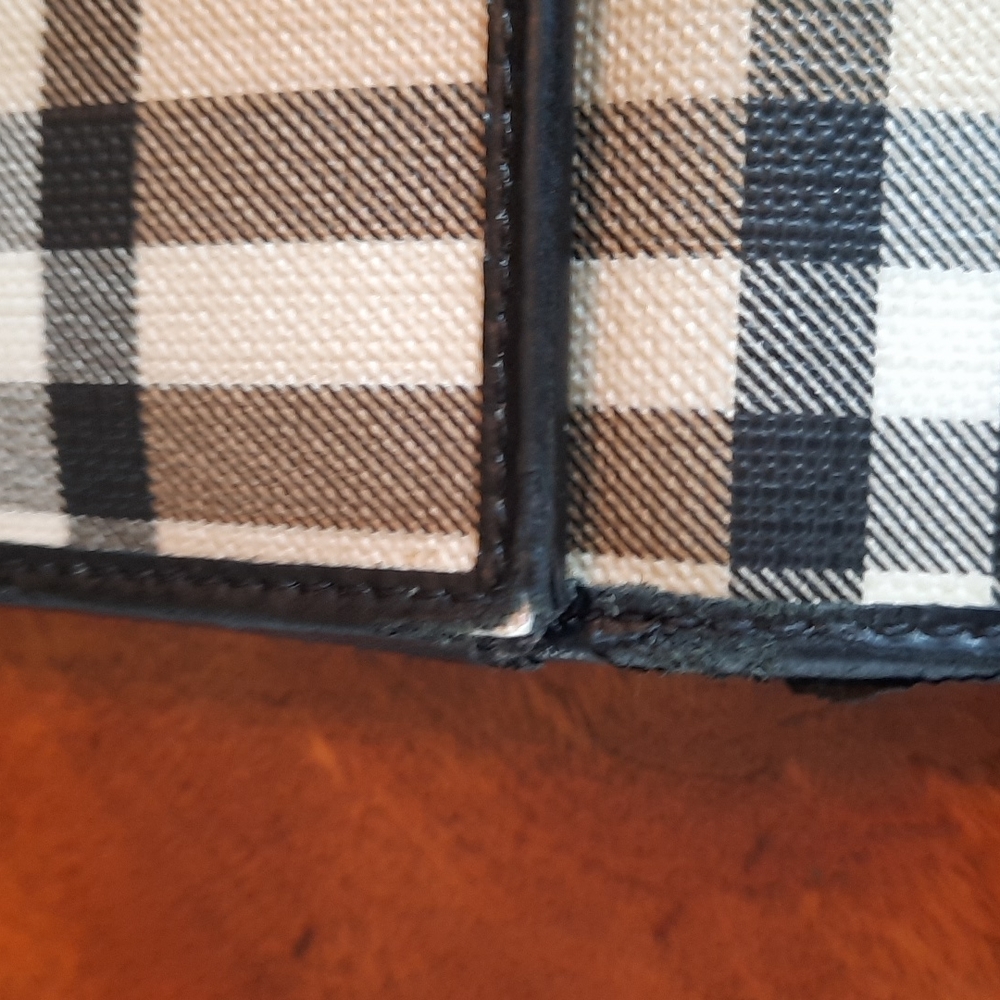 Burberry authentic Nova Check wallet - Picture 14 of 14